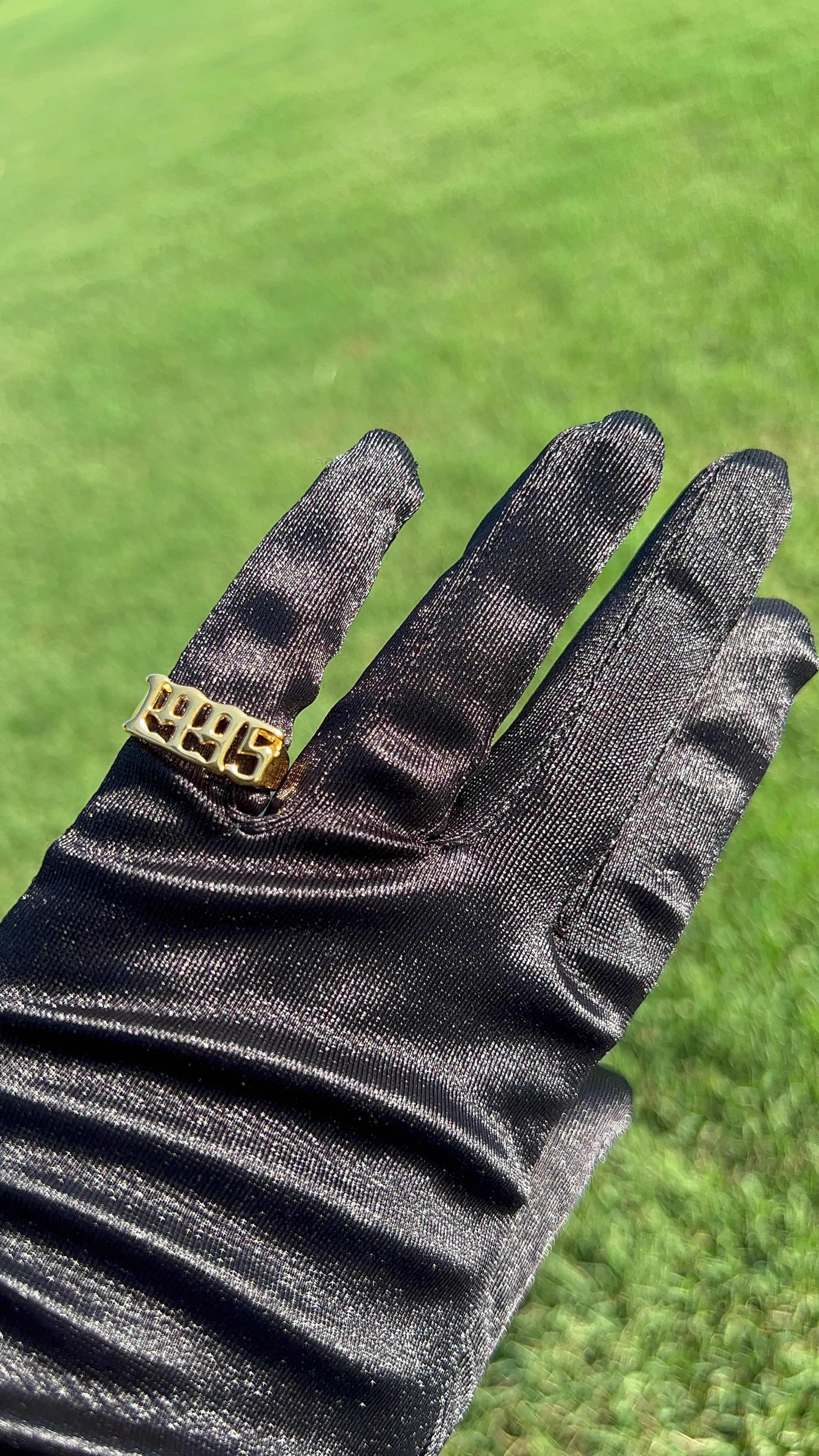 1995 Vintage Old English Birth Year Gold Metal Ring